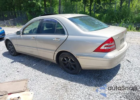 2003 Mercedes-Benz C 240 из США, поврежденный, VIN WDBRF61J43E014165